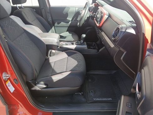 Used 2018 Toyota Tacoma TRD Off-Road image 36