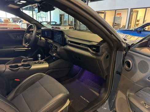 Used 2025 Ford Mustang Dark Horse image 19