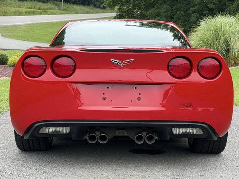 Used 2007 Chevrolet Corvette Coupe w/ Preferred Equipment Group RWD image 5