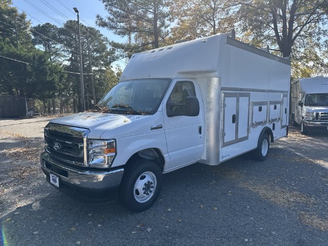 New 2026 Ford E-450 and Econoline 450 Super Duty w/ Power Equipment Group RWD image 4