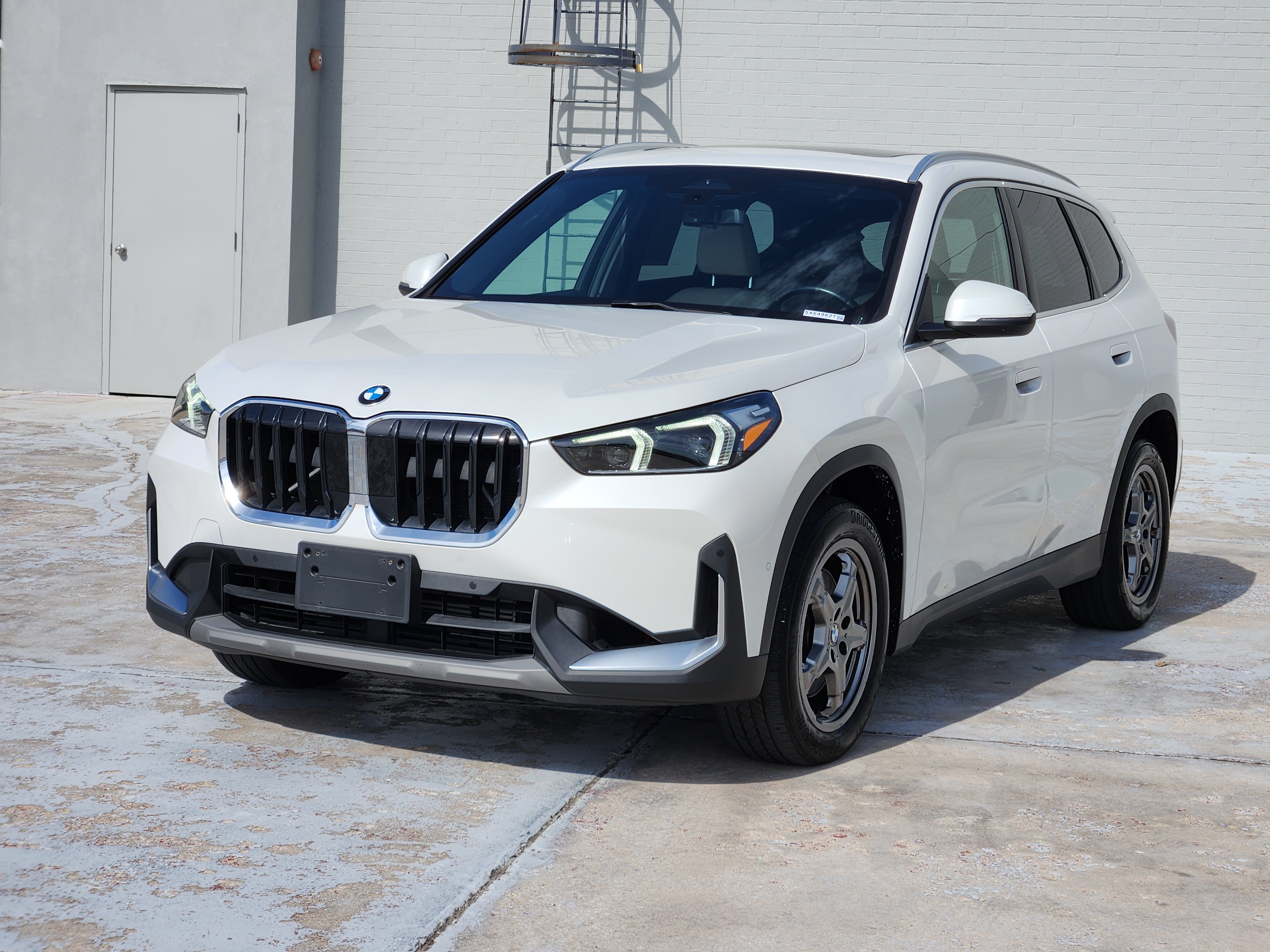 Used 2023 BMW X1 xDrive28i w/ Convenience Package AWD/4WD image 4