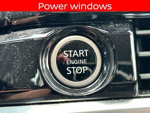 Used 2024 Nissan Pathfinder SL FWD image 21