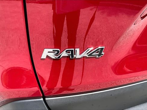 Used 2025 Toyota RAV4 LE AWD/4WD image 30