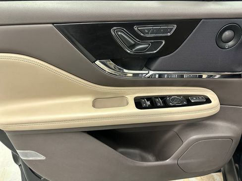 Used 2020 Lincoln Corsair Reserve w/ Elements Package AWD/4WD image 15