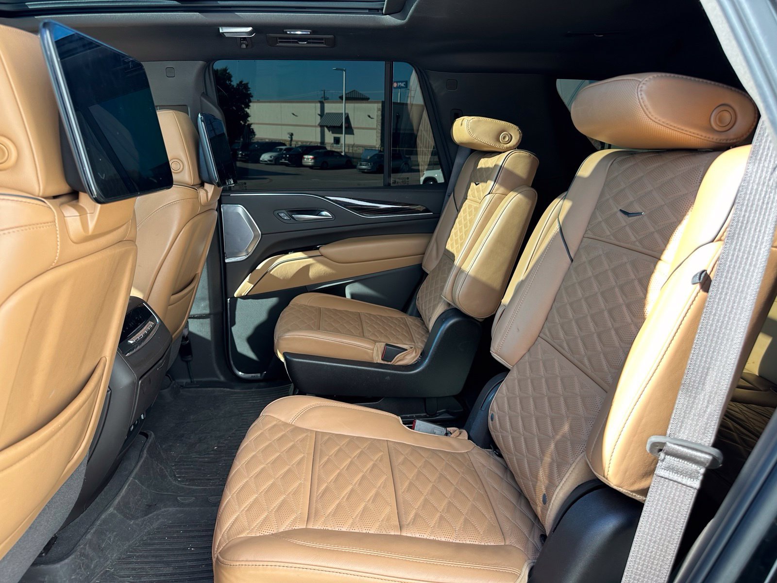 Used 2024 Cadillac Escalade Sport w/ LPO, ONYX Package AWD/4WD image 15