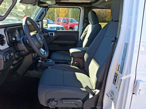 New 2026 Jeep Wrangler Unlimited Sahara AWD/4WD image 10