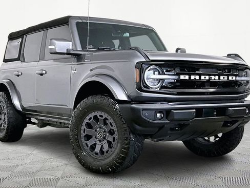Used 2021 Ford Bronco Outer Banks image 1