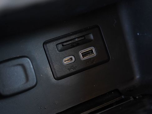 Used 2023 GMC Acadia Denali image 15