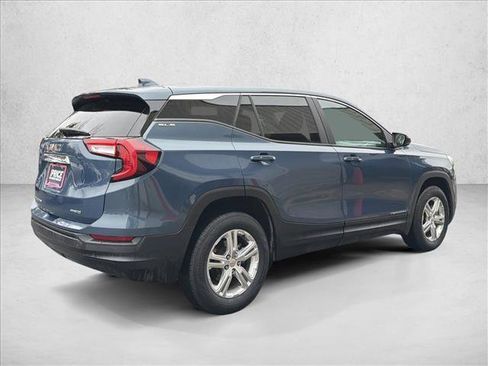 Used 2024 GMC Terrain SLE image 5