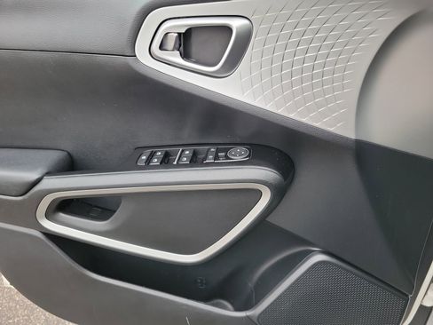 Used 2023 Kia Soul S image 17