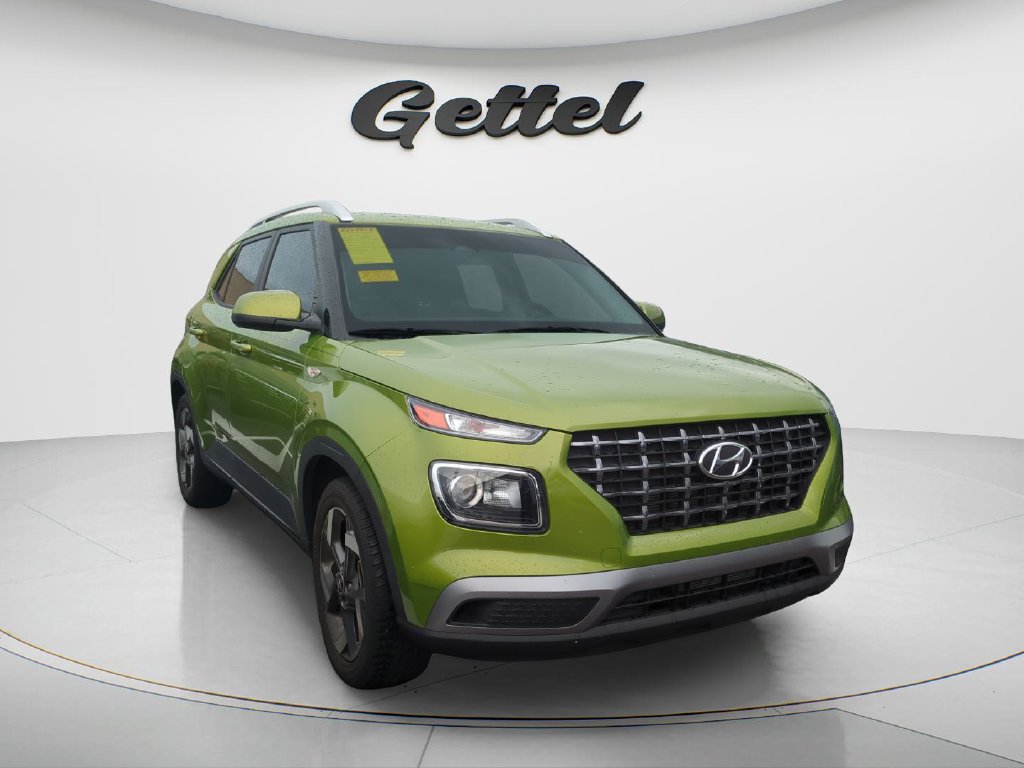 Used 2024 Hyundai Venue SEL FWD image 2