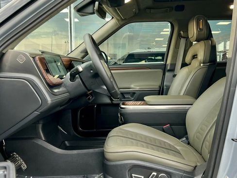 Used 2024 Rivian R1T Adventure image 15