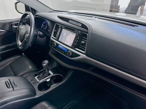 Used 2019 Toyota Highlander Limited AWD/4WD image 38