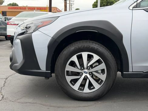 Used 2025 Subaru Outback Premium AWD/4WD image 9