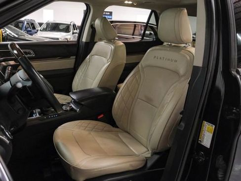 Used 2018 Ford Explorer Platinum image 29