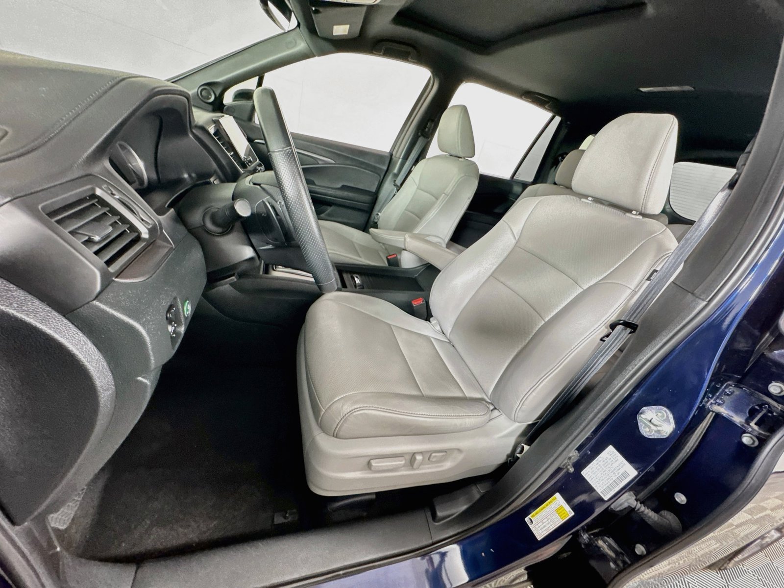 Used 2023 Honda Passport EX-L image 12