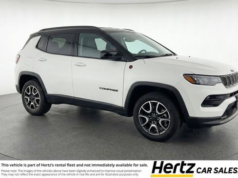 Used 2025 Jeep Compass Trailhawk AWD/4WD image 1