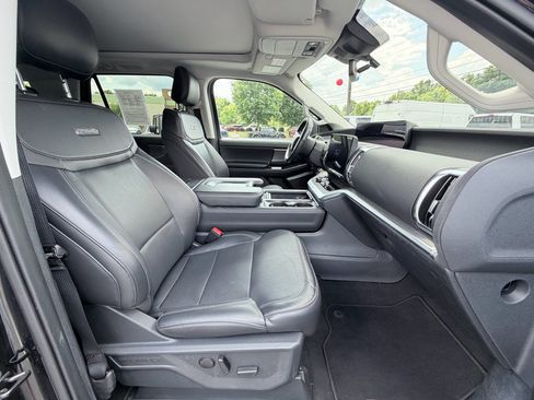 Used 2025 Ford Expedition Platinum AWD/4WD image 24