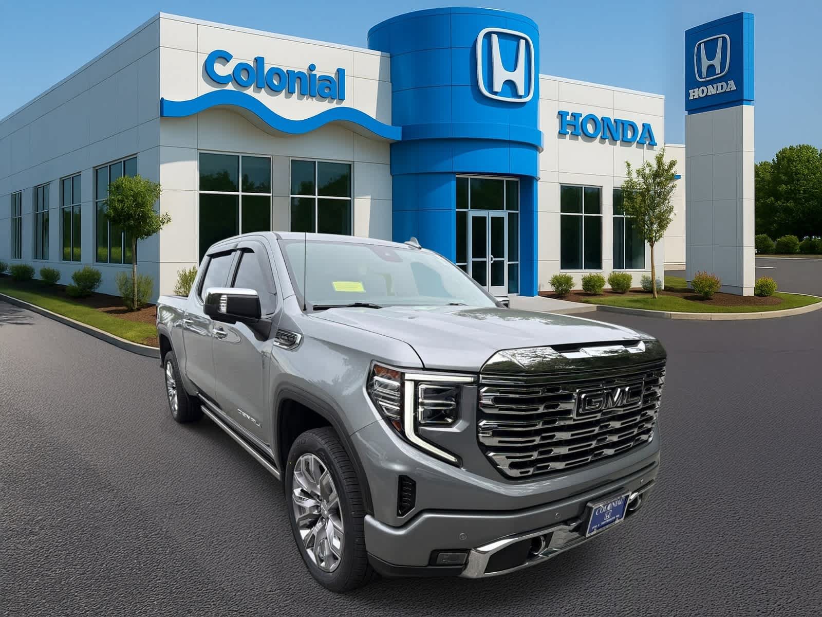 Used 2024 GMC Sierra 1500 Denali w/ Denali Reserve Package AWD/4WD image 8