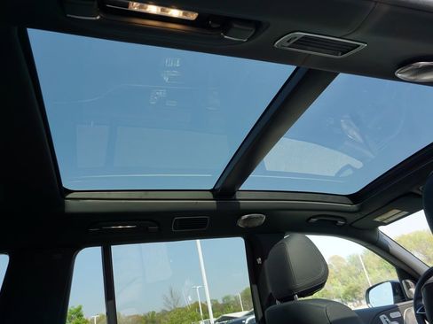 Certified 2025 Mercedes-Benz Maybach GLS 600 4MATIC image 55