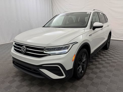 Used 2023 Volkswagen Tiguan SE FWD image 2