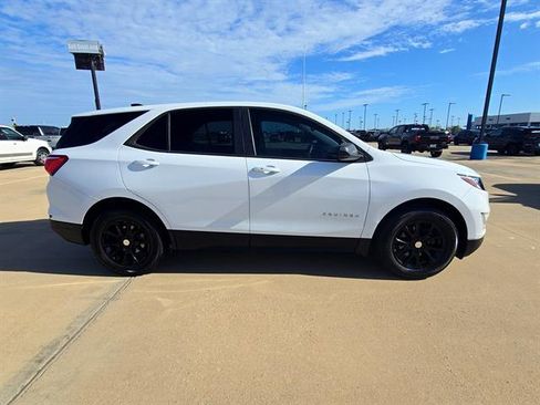 Used 2021 Chevrolet Equinox LS w/ LS Convenience Package image 5