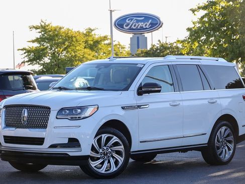 Used 2022 Lincoln Navigator Reserve AWD/4WD image 1