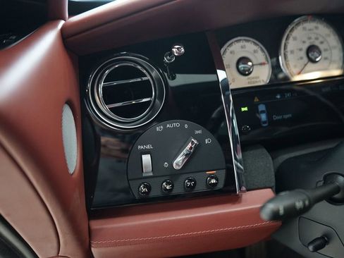 Used 2016 Rolls-Royce Wraith image 39