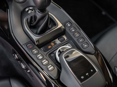 Used 2021 Aston Martin V8 Vantage Coupe RWD image 30