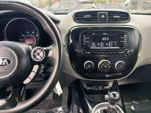 Used 2018 Kia Soul FWD image 11