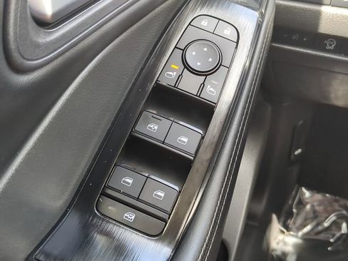 Certified 2025 Nissan Rogue SV FWD image 18