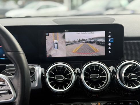 Used 2022 Mercedes-Benz GLB 250 4MATIC image 30