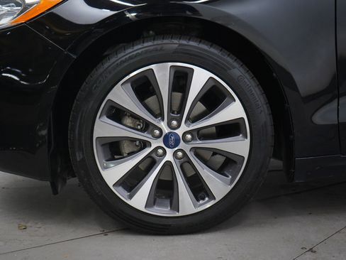Used 2019 Ford Fusion SE AWD/4WD image 27