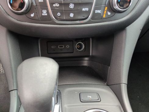 Used 2024 Chevrolet Equinox LT AWD/4WD image 31
