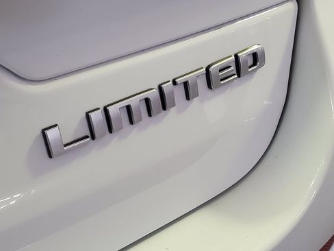 Used 2025 Jeep Grand Cherokee Limited AWD/4WD image 32
