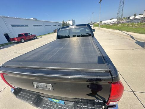 Used 2020 Toyota Tacoma SR5 AWD/4WD image 35