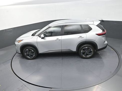 Used 2024 Nissan Rogue SV FWD image 26