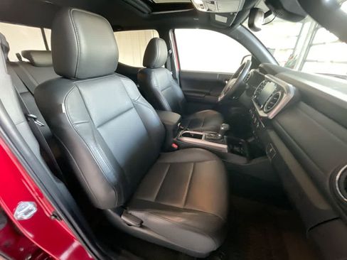 Used 2022 Toyota Tacoma Limited image 25