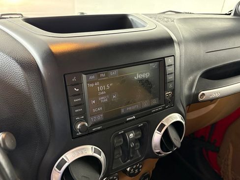 Used 2013 Jeep Wrangler Unlimited Sahara w/ Mopar Chrome Edition Group AWD/4WD image 29