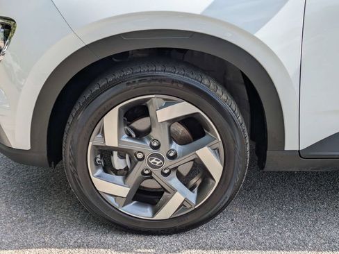 Used 2024 Hyundai Venue SEL FWD image 12