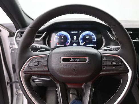 Used 2025 Jeep Grand Cherokee Altitude RWD image 29
