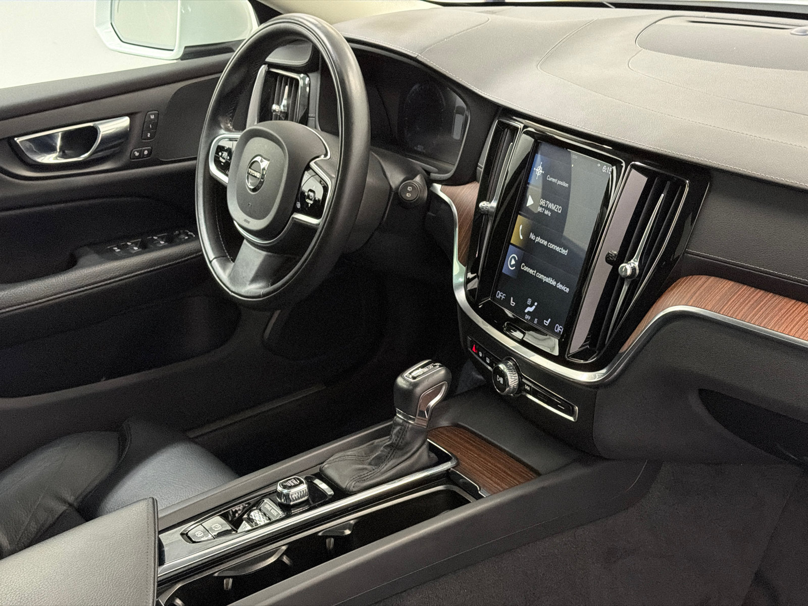 Used 2020 Volvo V60 T5 Cross Country w/ Cross Country Pro Package AWD/4WD image 10