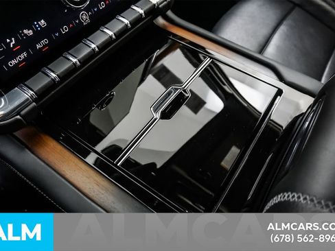 Used 2025 GMC Yukon XL Denali RWD image 43
