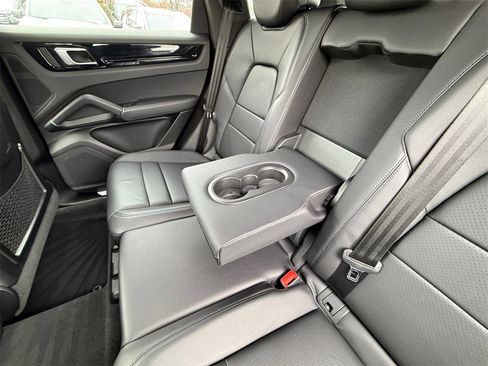 Used 2022 Porsche Cayenne image 25