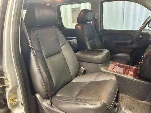 Used 2012 Chevrolet Suburban LTZ AWD/4WD image 24