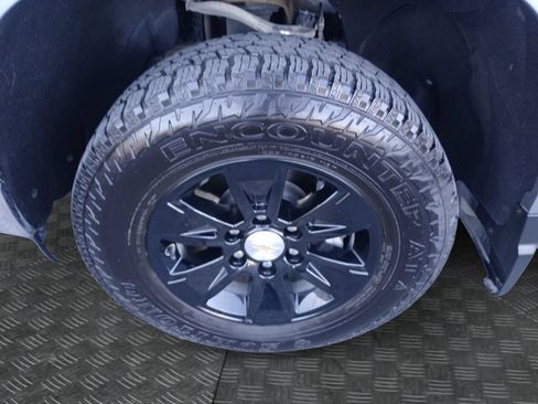 Used 2025 Chevrolet Silverado 1500 LT RWD image 23