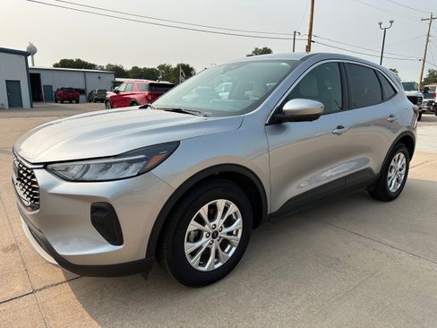 Used 2023 Ford Escape Active w/ Tech Pack #2 image 1