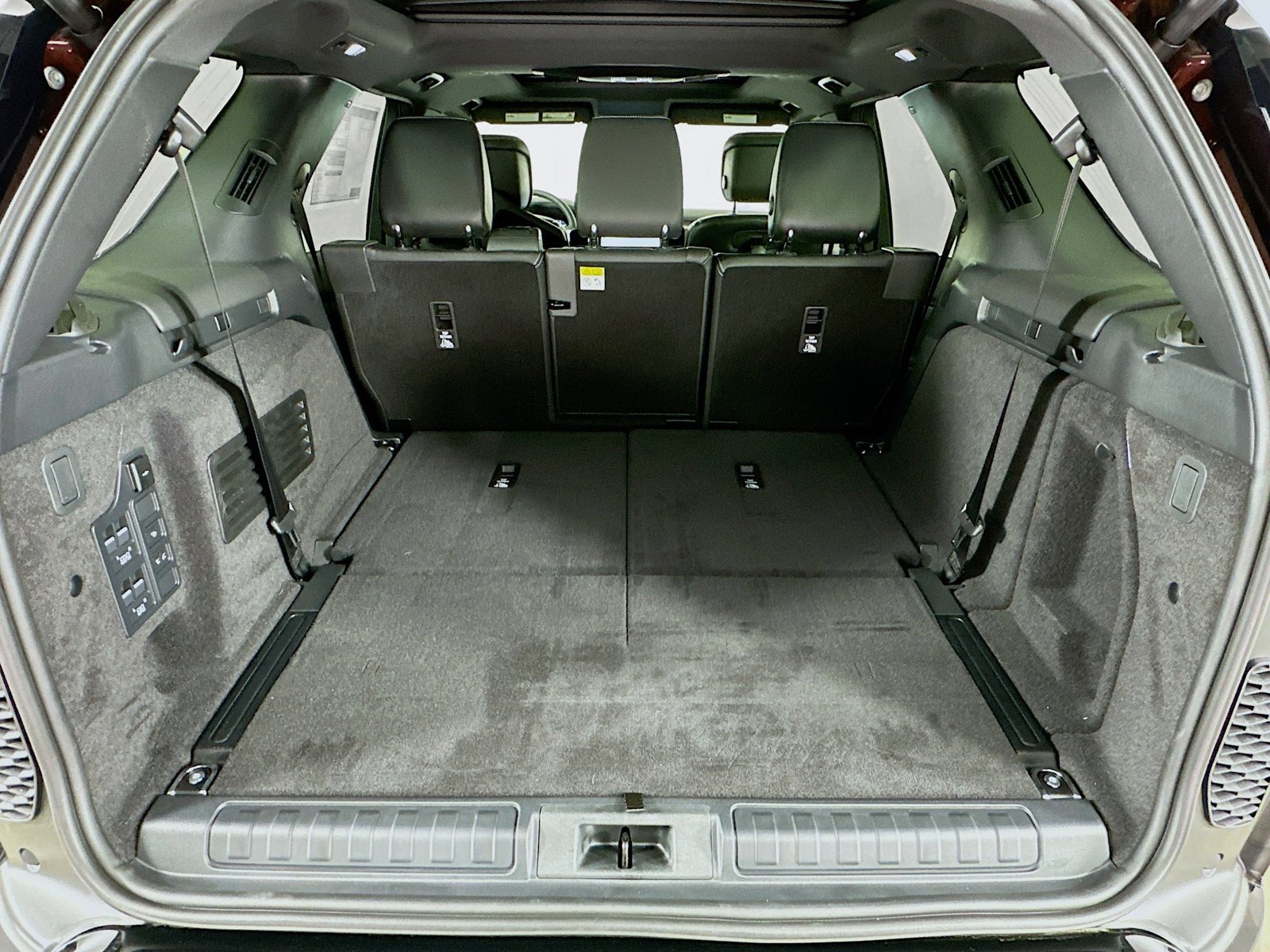 New 2026 Land Rover Discovery Limited Edition AWD/4WD image 42