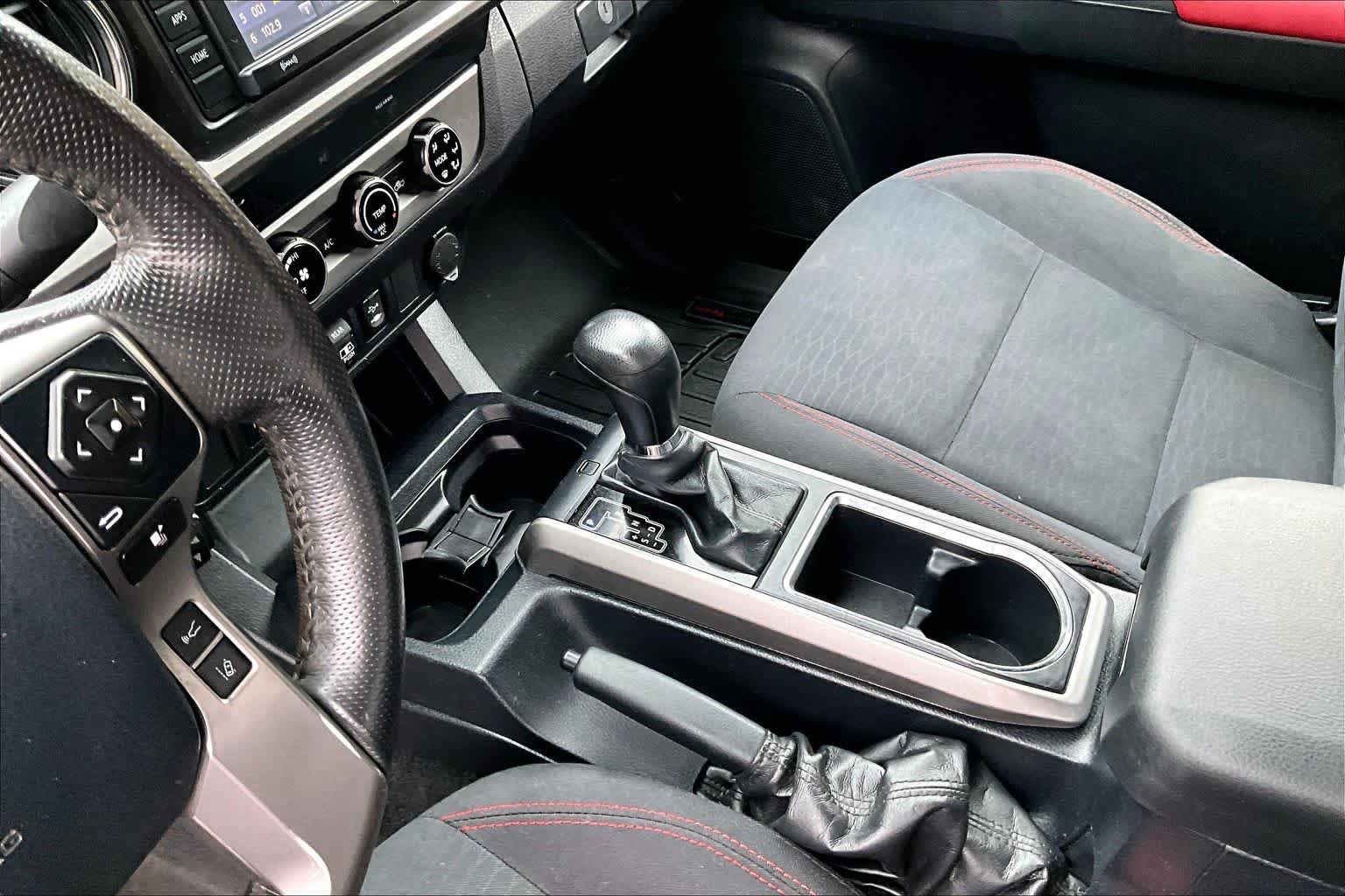 Used 2018 Toyota Tacoma SR5 AWD/4WD image 17