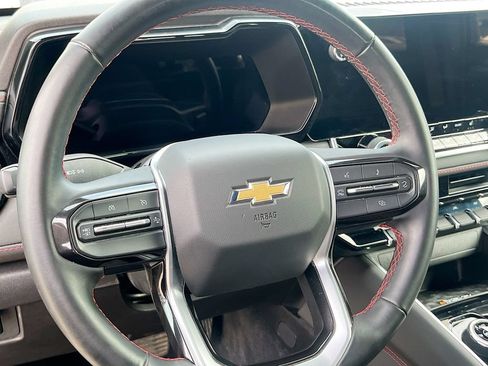 Used 2024 Chevrolet Colorado Z71 w/ Z71 Convenience Package 2 AWD/4WD image 11